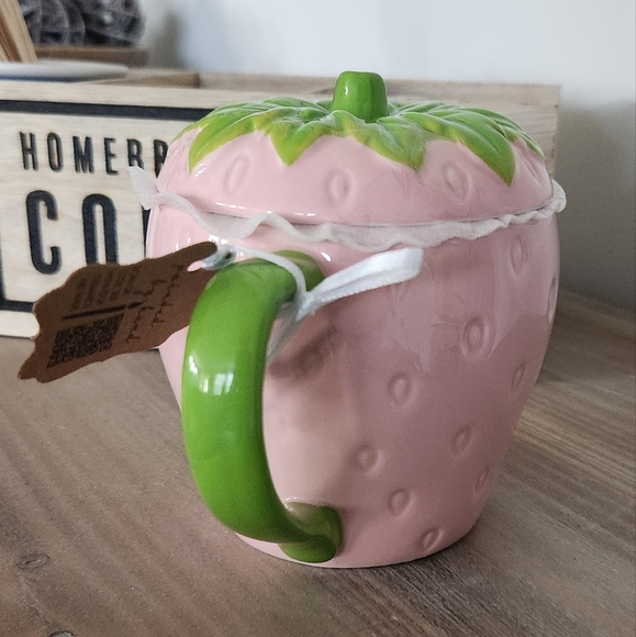 Lang Strawberry Mug with Lid NWT, Hand-painted coffee mug, farmhouse really cute - Picture 10 of 14